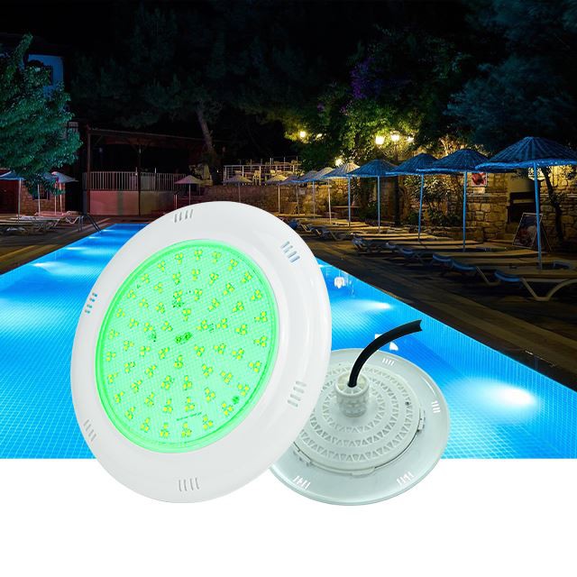 Zogbɛn Piscine tɔn e è sɔ́ fibre de verre dó bló é